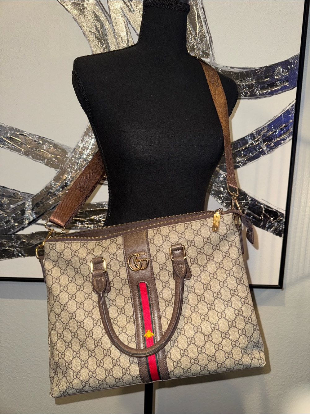 Gucci Beige GG Supreme Canvas Shoulder Bag with Red & Green Stripe